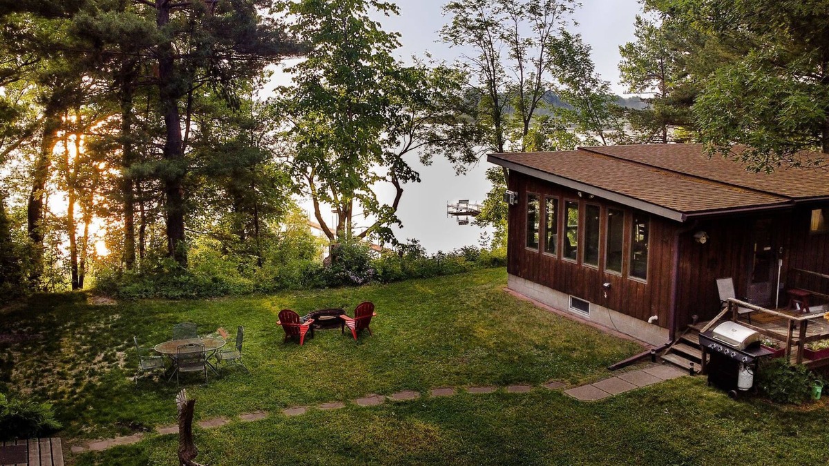 Harris Cabin | Scandinavian Lake Cabin Ideal for Romantic Getaway