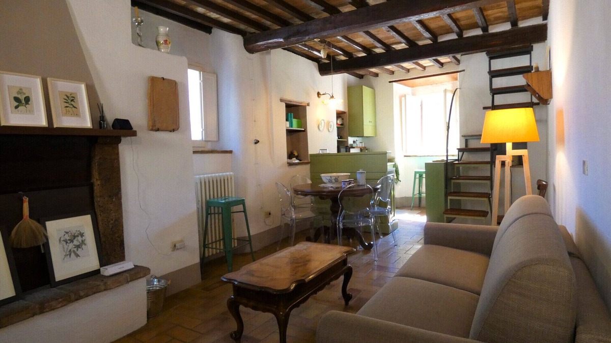 Amelia Apartment | Scappo in Umbria, L'affaccio sul vicolo