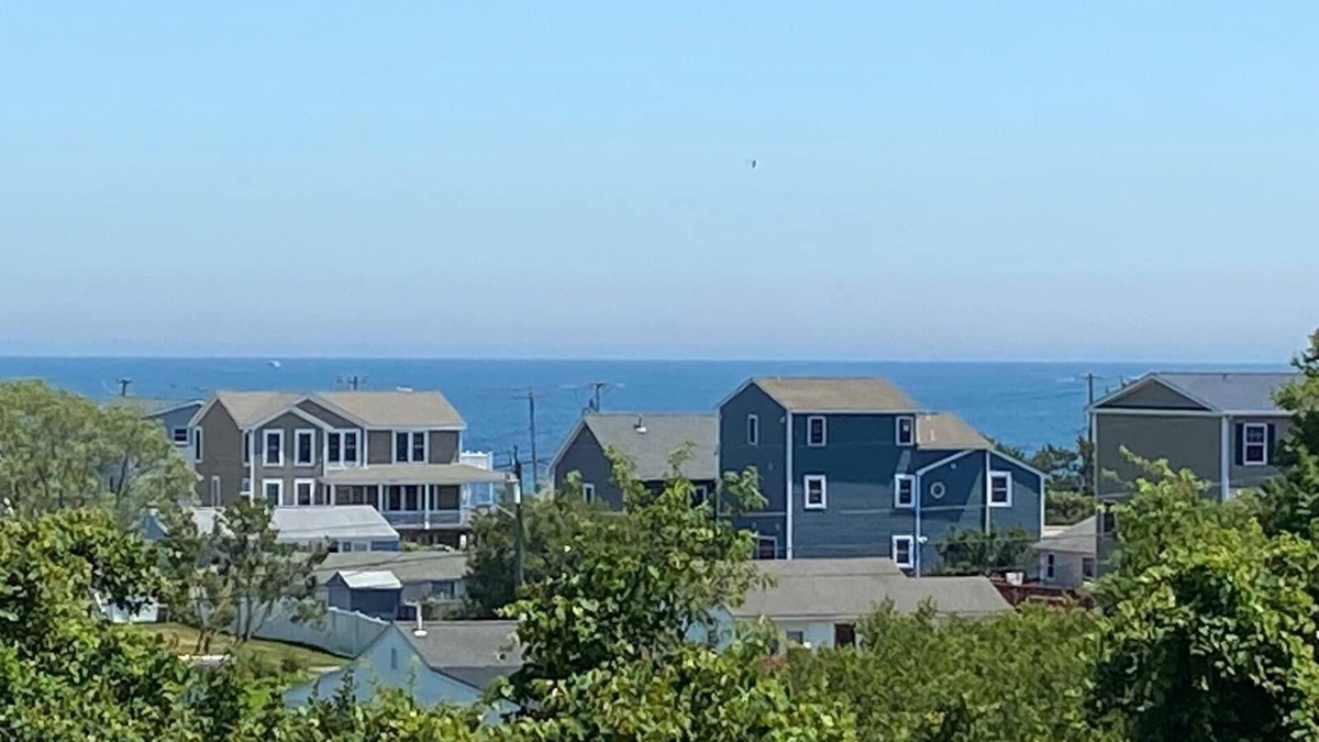 Eastward Look House | Scarborough Beach, Ocean View, Sleeps 10, A/C, Cable, Internet, Linens