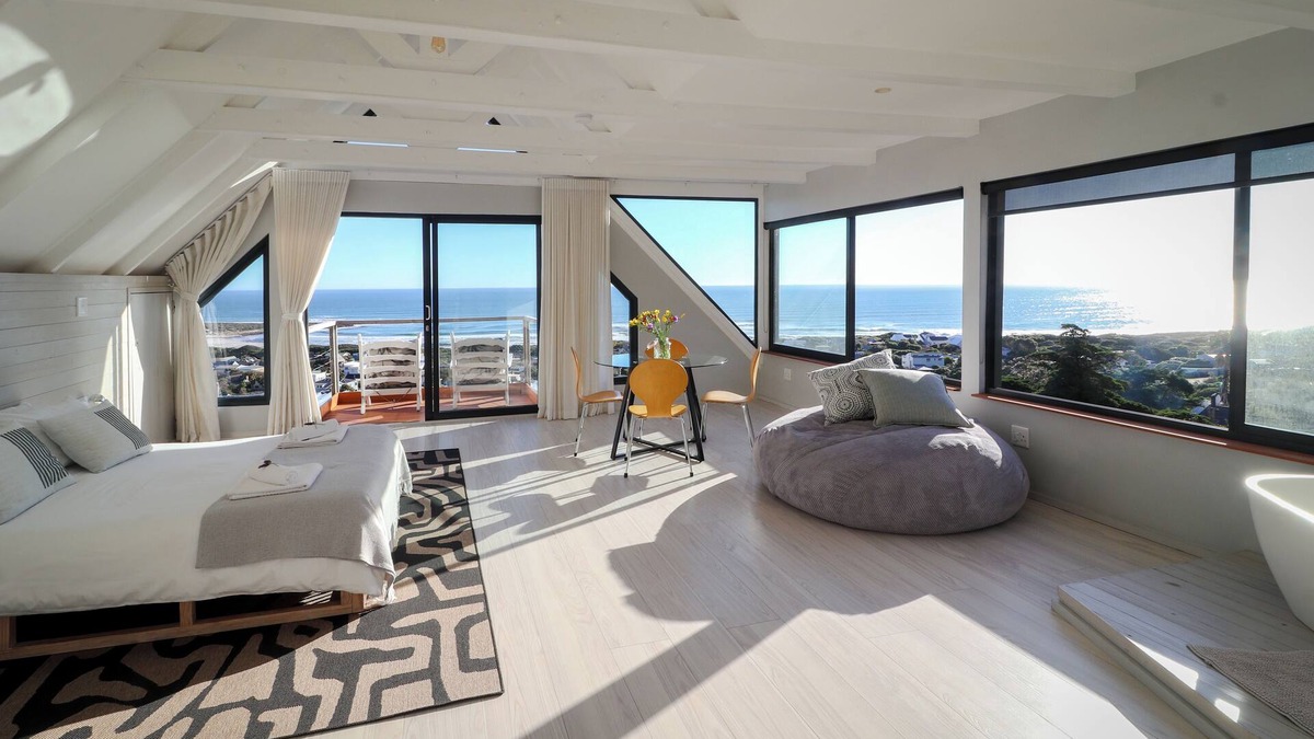 Cape Peninsula Apartment | Scarborough Loft: Your Stylish Seaside Retreatn