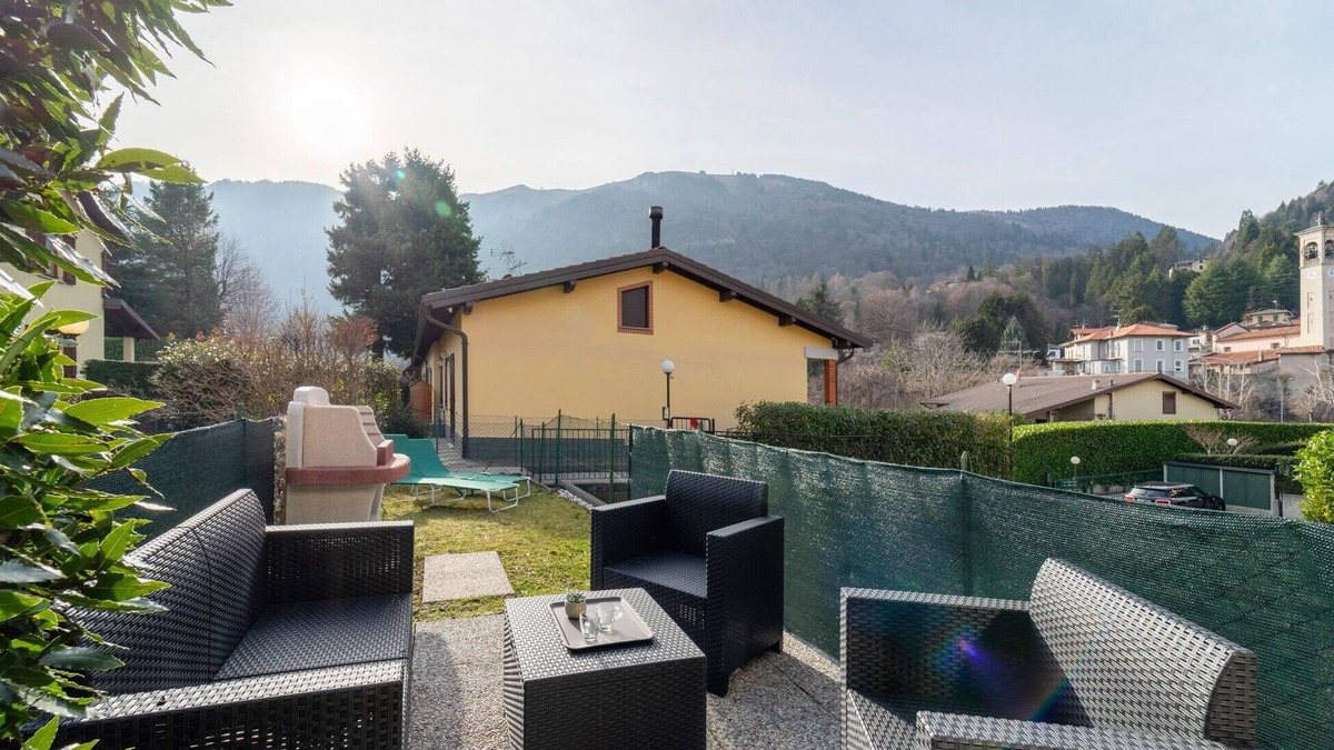 Magreglio Apartment | Scarlet Apartment with Garden by Wonderful Italy