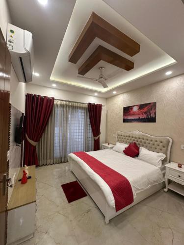 Zirakpur House | Scarlet stay by Cama villa