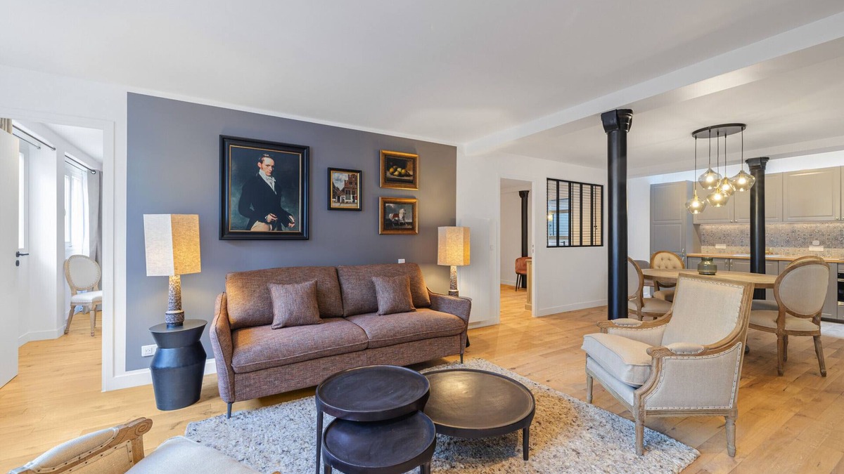 Archives Apartment | Scarlett, 2BR/2BA, 6 people
