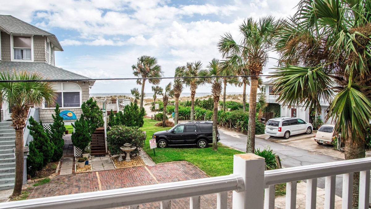 St. Augustine Beach Apartment | Scarlett, at Ruby Dog on B