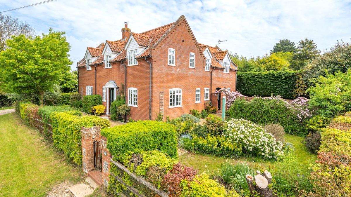 Aldborough House | Scarrowbeck House, Hanworth, Cromer, Norfolk