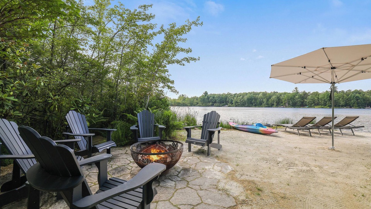 Pocono Pines House | ScatterJoy, the #1 ranked lakefront retreat at Platinum Lake Naomi Club