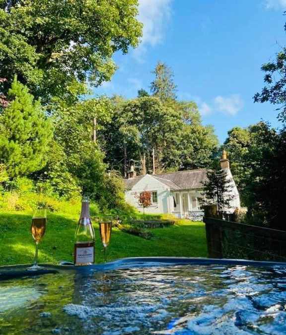 Penpont House | Scaurbridge Cottage with Hot Tub and Sauna