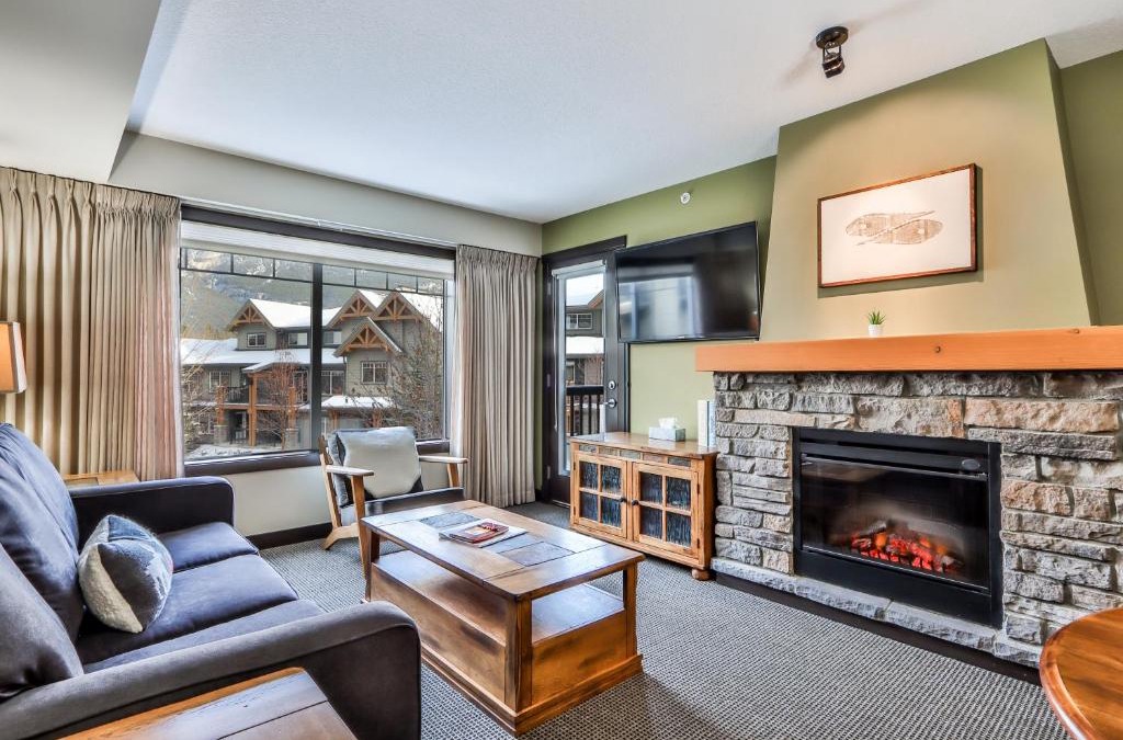 Copperstone Resort Apartment | SCENIC 1 Bedroom plus Den, PET FRIENDLY managed by Little Sister Getaways