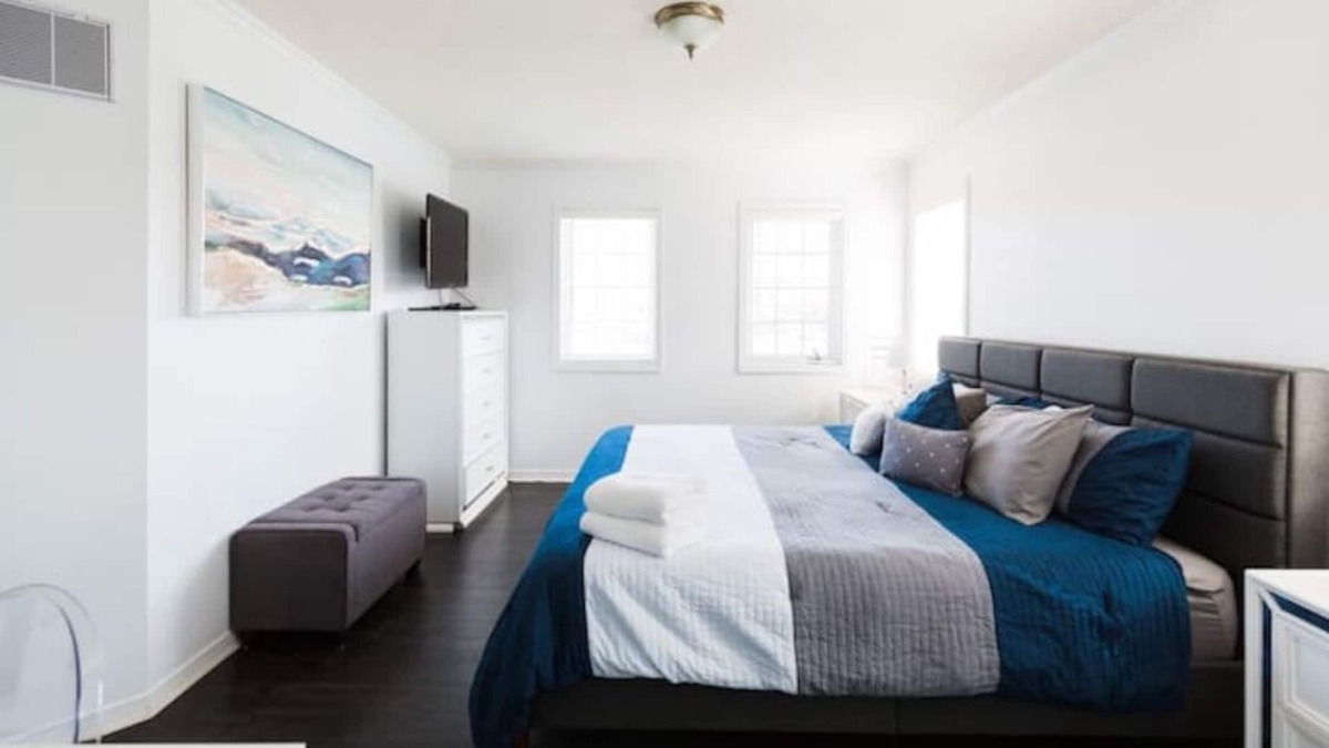 Steeles Industrial Apartment | Scenic 4-Bedroom Markdale Retreat for Families - Modern & Kid-Friendly