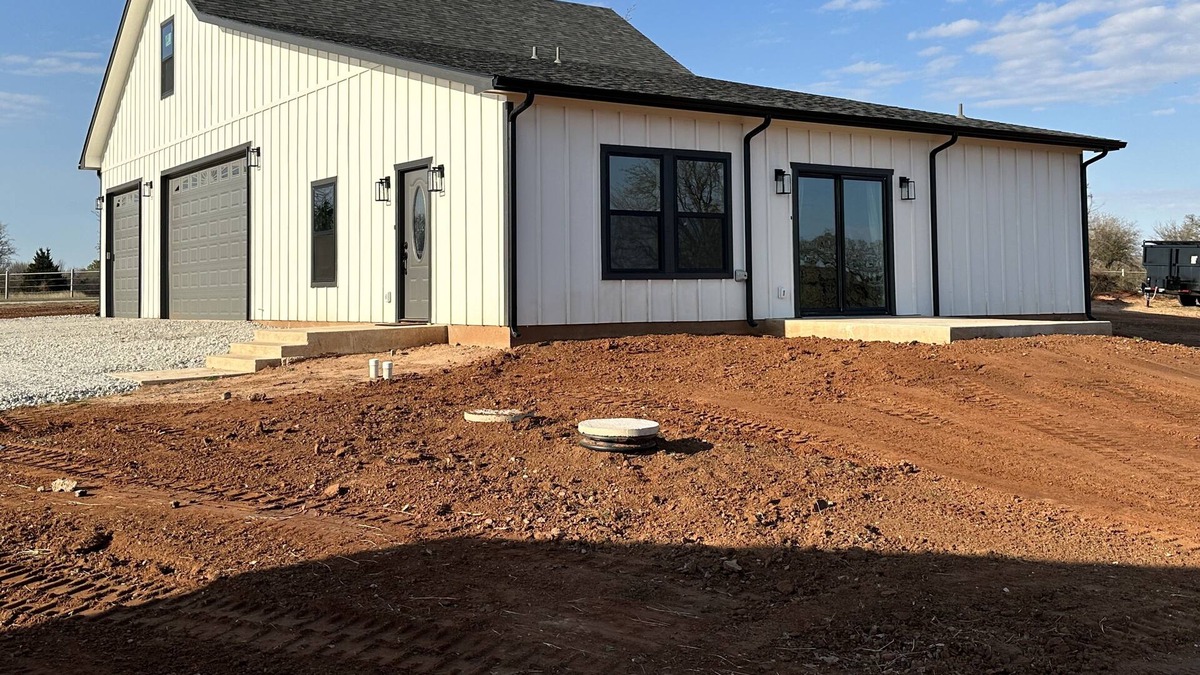 Nocona House | Scenic and Tranquil Lake Property