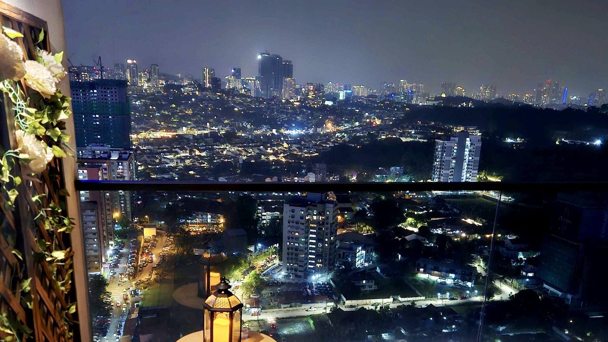 Brickfields Condo | Scenic Balcony Suite @ EST Bangsar with Amazing Night View Perfect for Couples