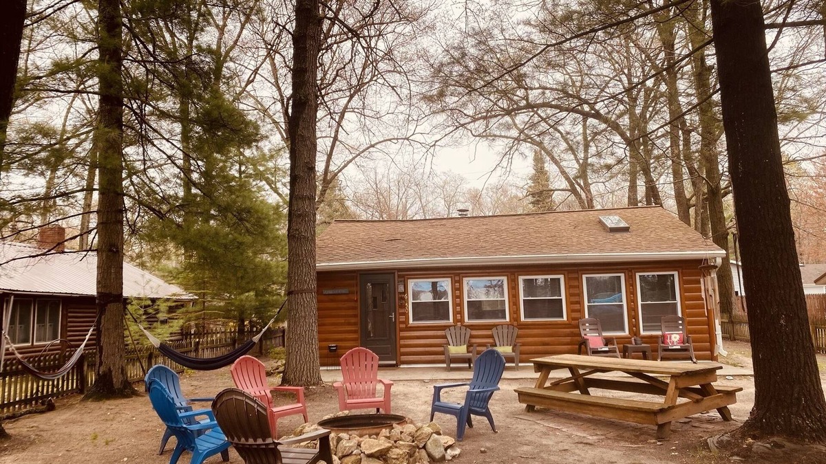 Gladwin Cabin | Scenic Cabin by the Lake