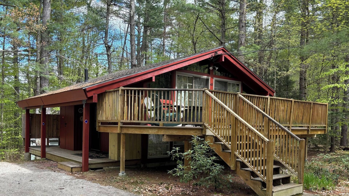 North Conway Ski Chalet | Scenic Cathedral Ledge Bavarian Chalet. Walk to Echo Lake and Diana's Bath
