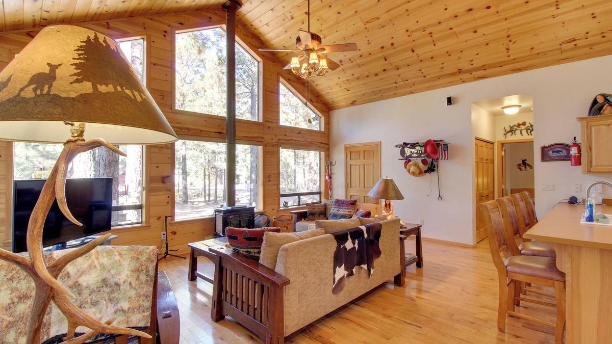 Pinetop Cabin | Scenic Deck + Horse Corral: Pinetop-Lakeside Cabin