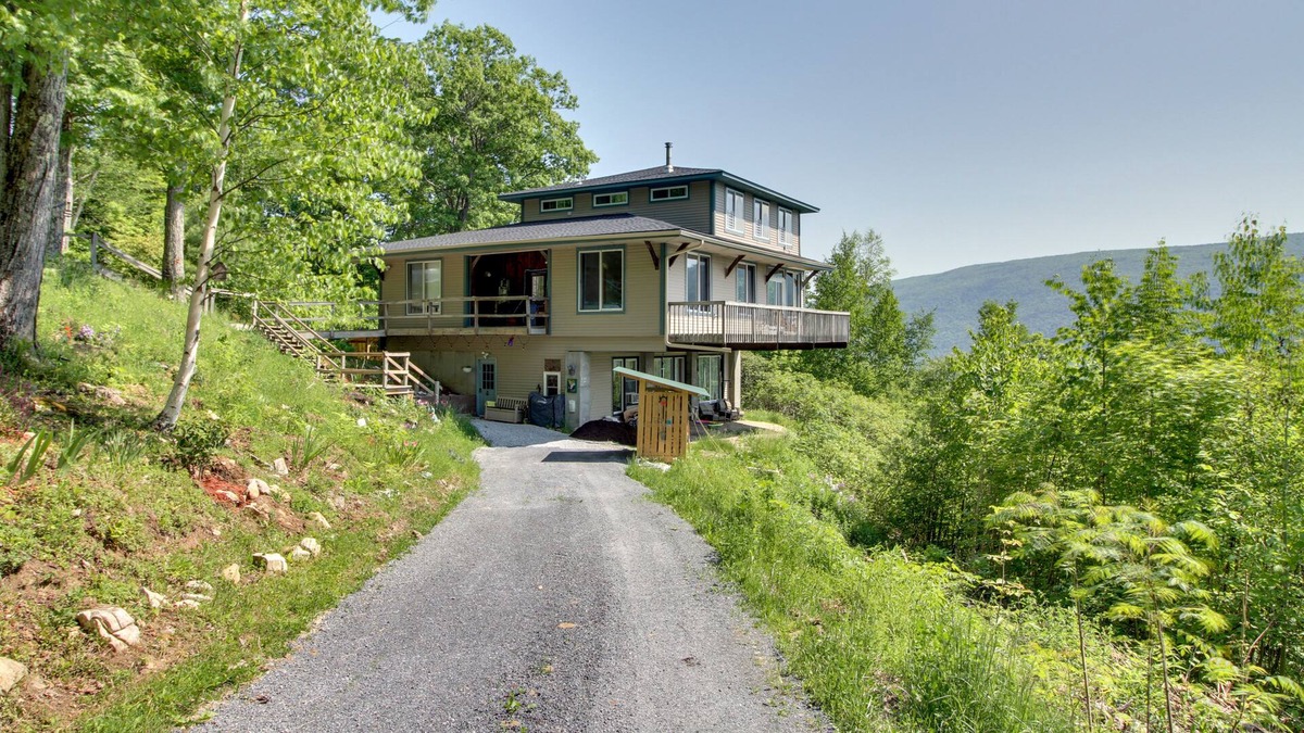 East Dorset Apartment | Scenic Dorset Duplex < 3 Mi to Emerald Lake!