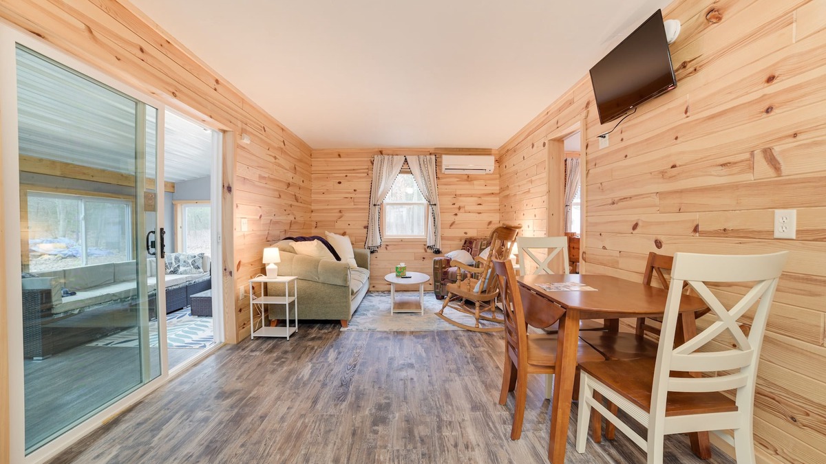 Oscoda Cottage | Scenic 'Evan's Hideaway' Steps to Lake Huron!