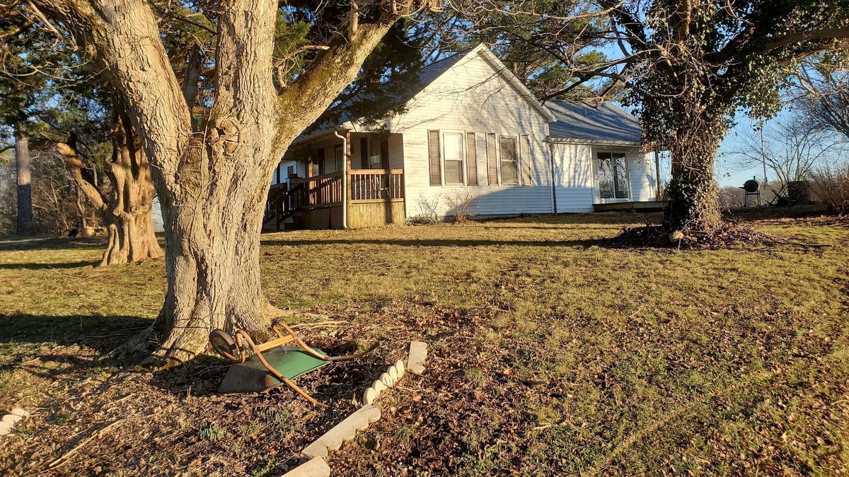 Pomona House | Scenic farm house on the wine trail.