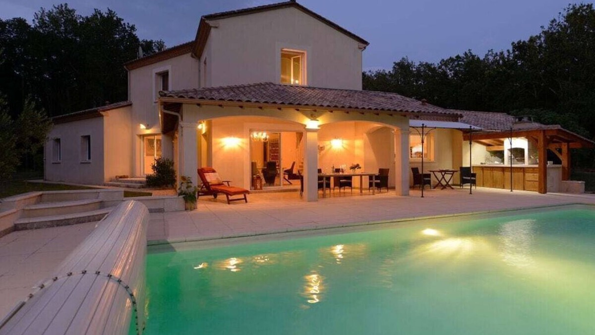 Beaumont-du-Perigord Villa | Scenic villa with swimming pool