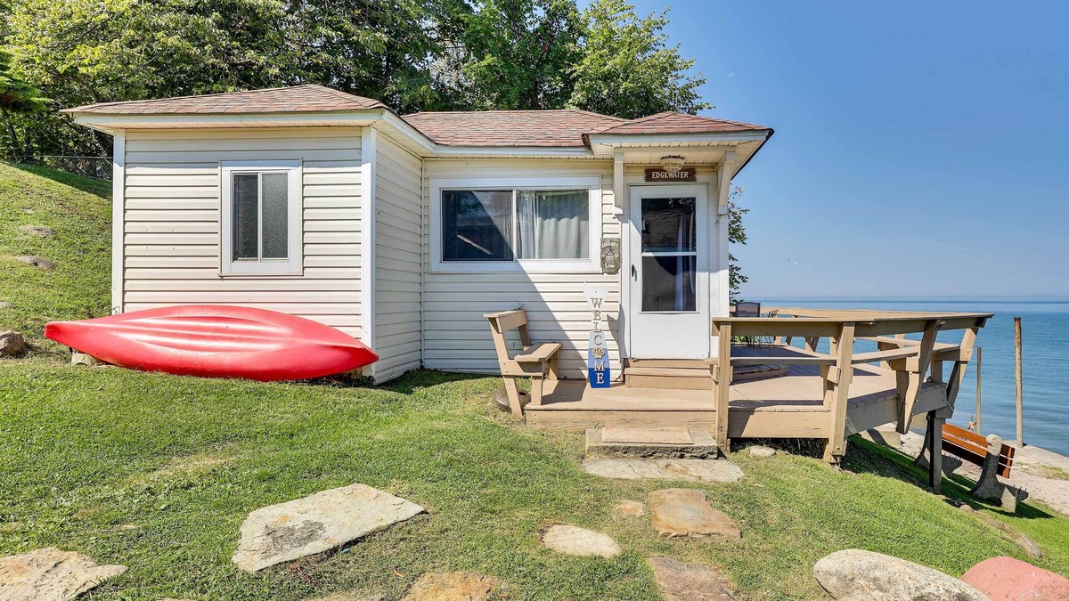Geneva-on-the-Lake Cottage | Scenic Geneva Cottage w/Lake Erie Beach Access!