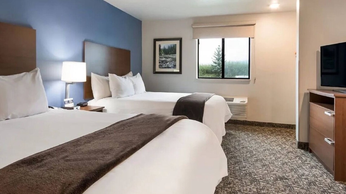 Bozeman Hotel | Scenic Green Mountain Views in a Comfy, Room with Kitchen | Free Parking