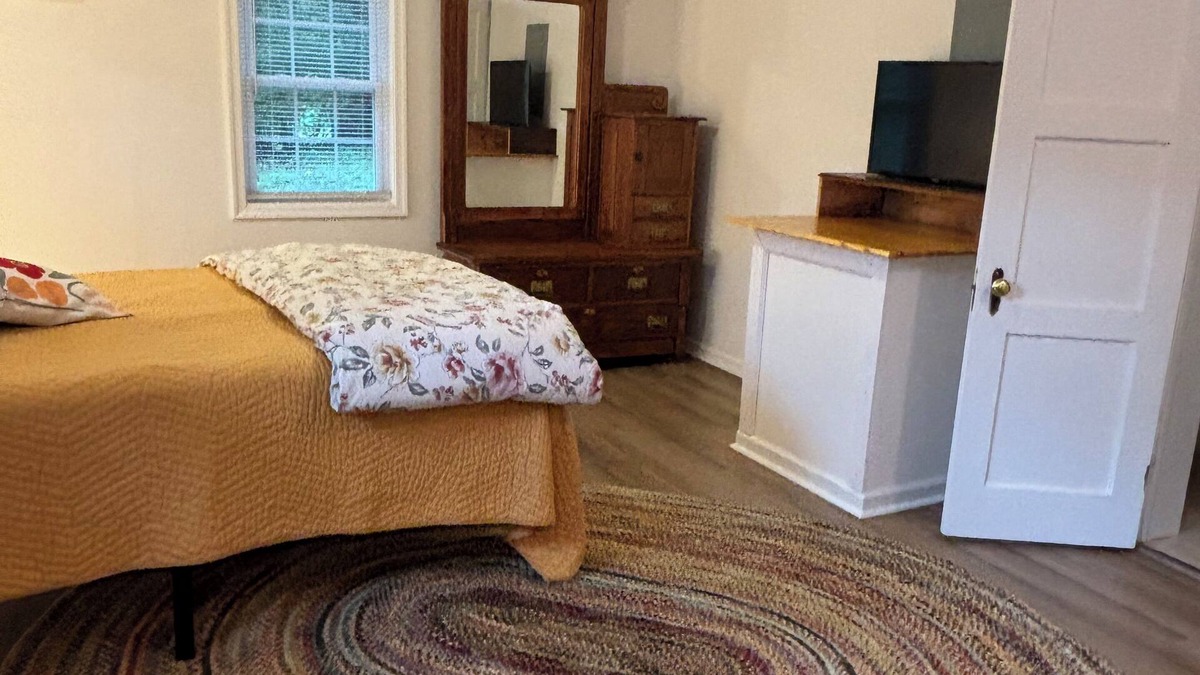 Farmville Cabin | Scenic guest house in great location in Farmville, VA
