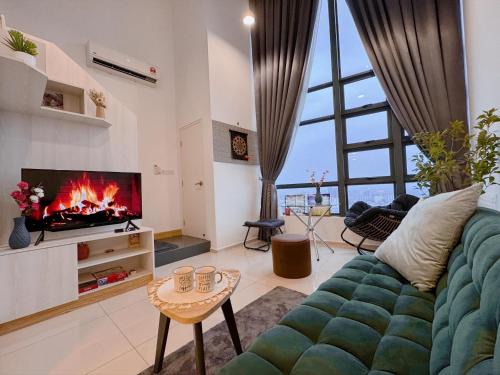 Taman Mutiara Apartment | Scenic High-Floor Condo Near MRT, Mall & Pool