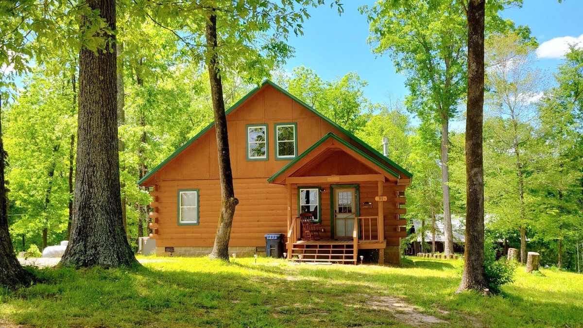 Olivehill Cabin | Scenic Hilltop Cabin on TN River w Firepit, Grill, WIFI, Full Kitchen, H2O views