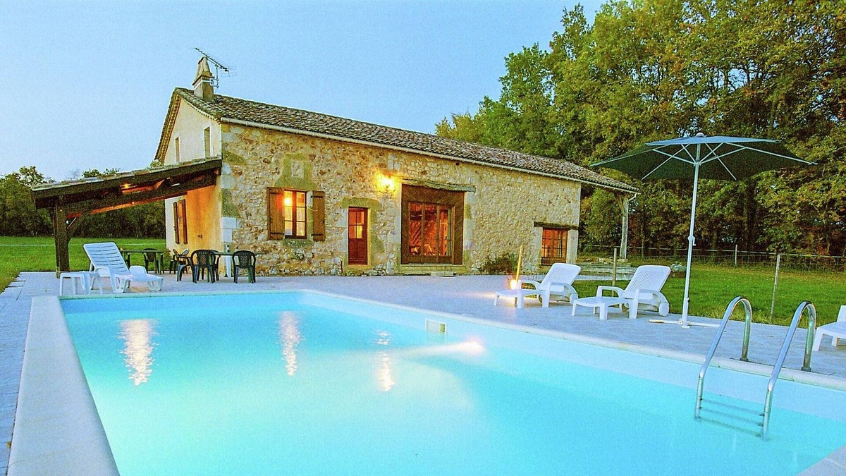 Biron House | Scenic Holiday Home in Biron with Private Swimming Pool