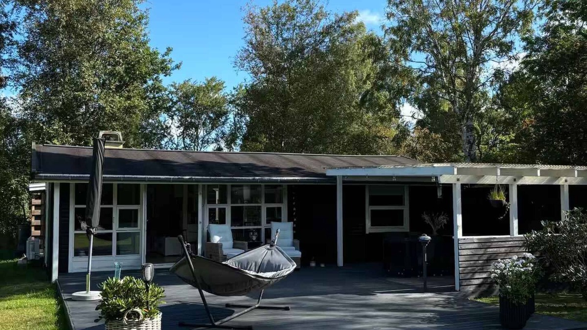 Hoensinge House | Scenic holiday home near child-friendly beach