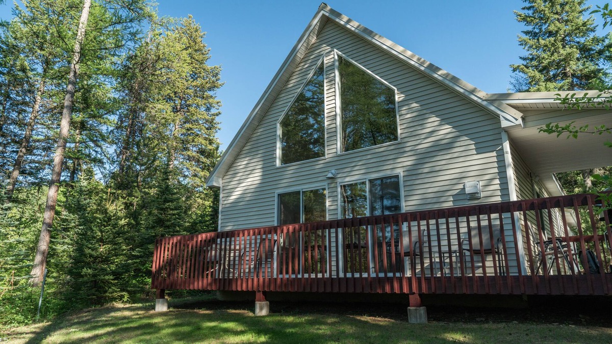 West Glacier House | Scenic House Located At The Doorstep to West Glacier National Park Entrancen