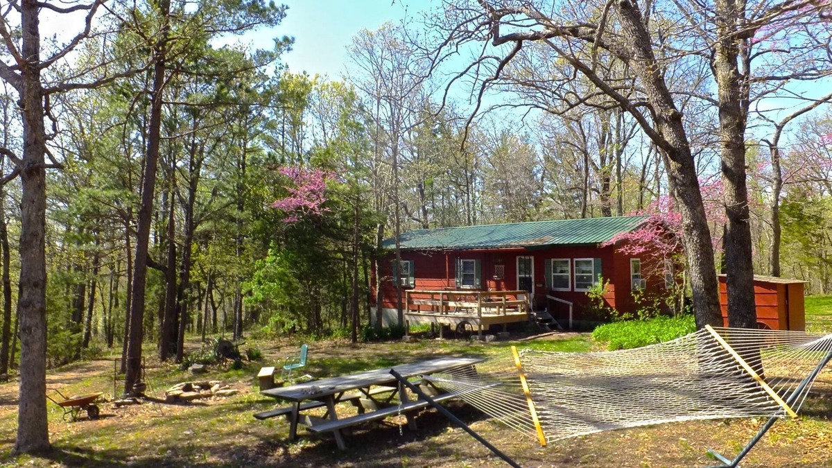 Dixon Cottage | Scenic Indian House Bluff Cottage is Secluded Above the Gasconade River Valley