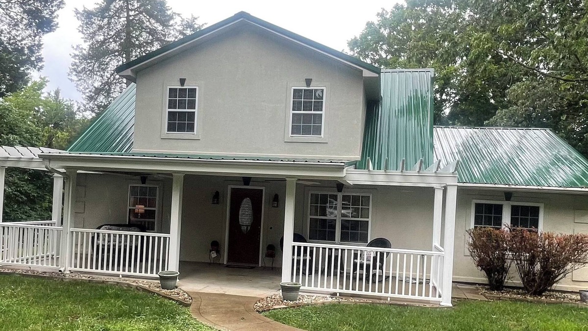 Eddyville House | Scenic Lake Barkley Waterfront Retreat - Spacious, 4 Bedrooms, sleeps 13!