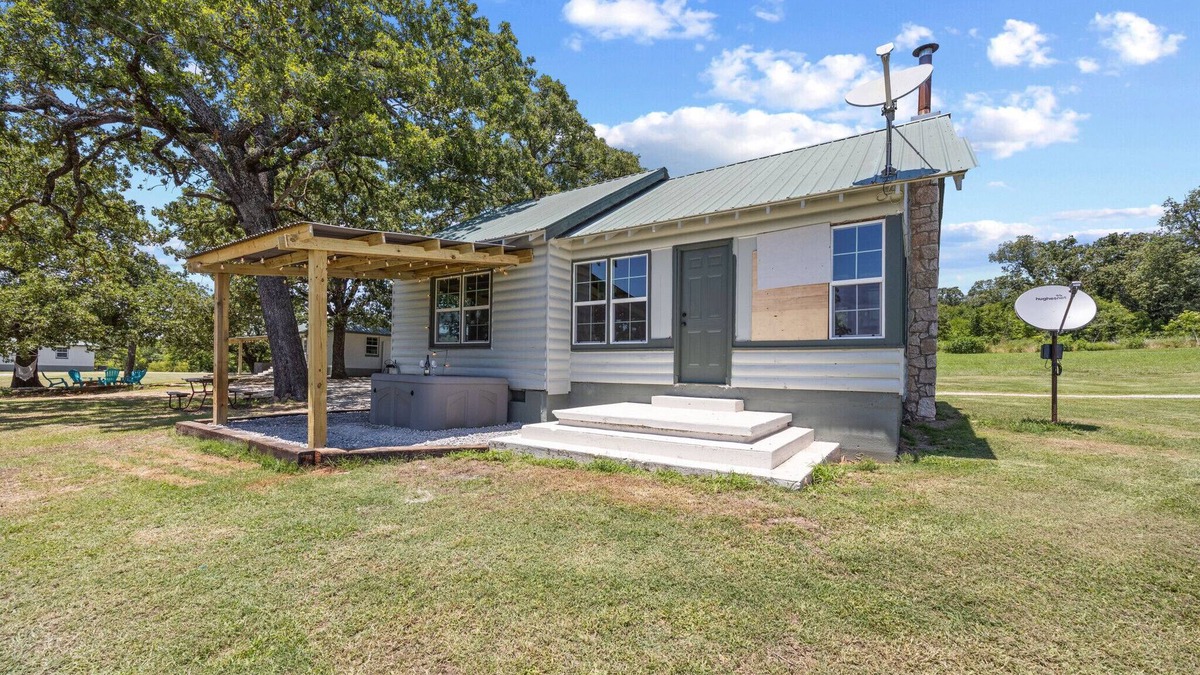 Madill Cabin | Scenic Lake Retreat for groups & Families | 4 private cabins- sleeps 22