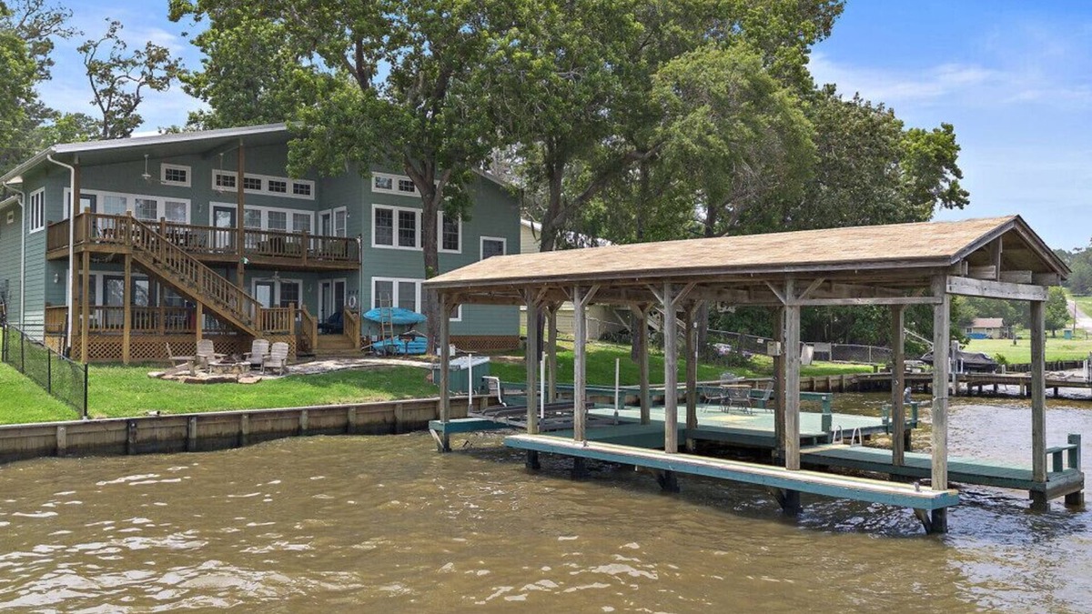 Onalaska House | Scenic Lakefront Retreat with Boat Lift