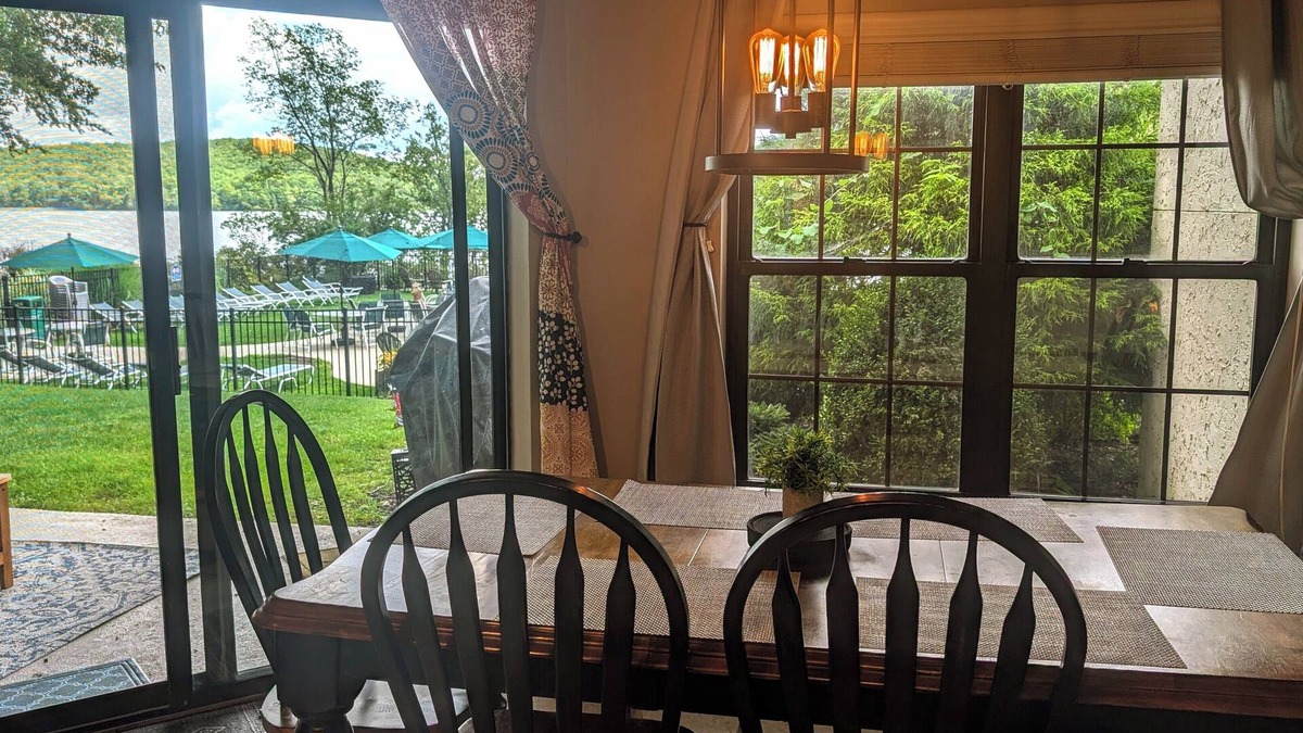 Lake Harmony Condo | Scenic Lakefront Condo – Convenient to Jim Thorpe & Hickory Run Hiking