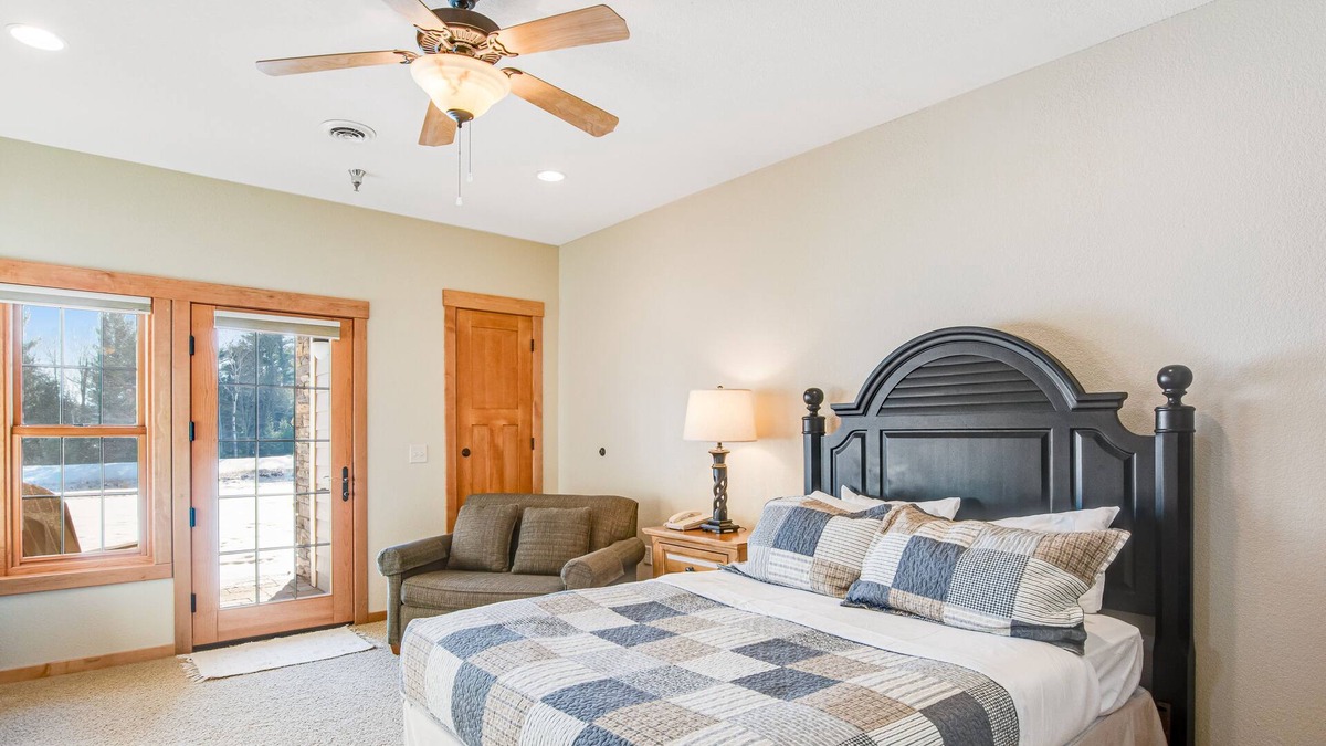 Three Lakes Condo | Scenic lakefront condo with pool, hot tub, gym & central AC