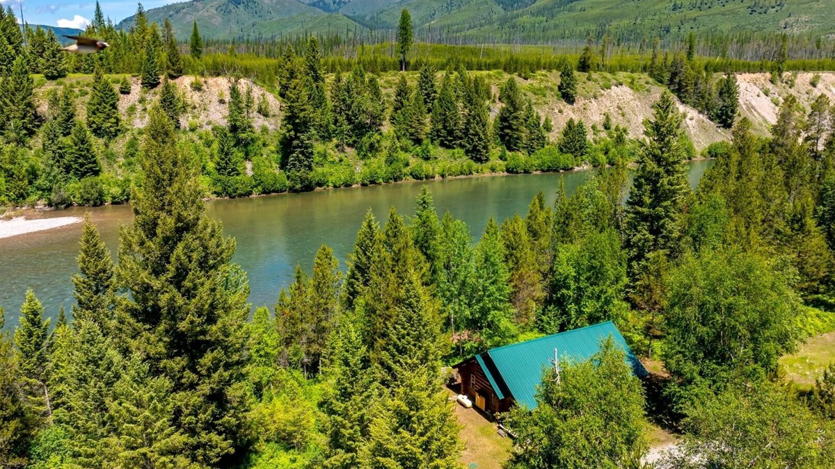 Whitefish Cabin | Scenic Log River View Cabin