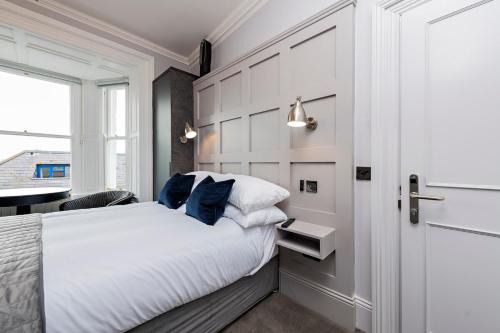 Sutton Cross Apartment | Scenic Marina Getaway