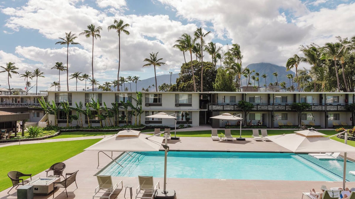 Kahului Hotel | Scenic Maui Room with Outdoor Pool Near Ocean, Dining, Shops & Shuttle