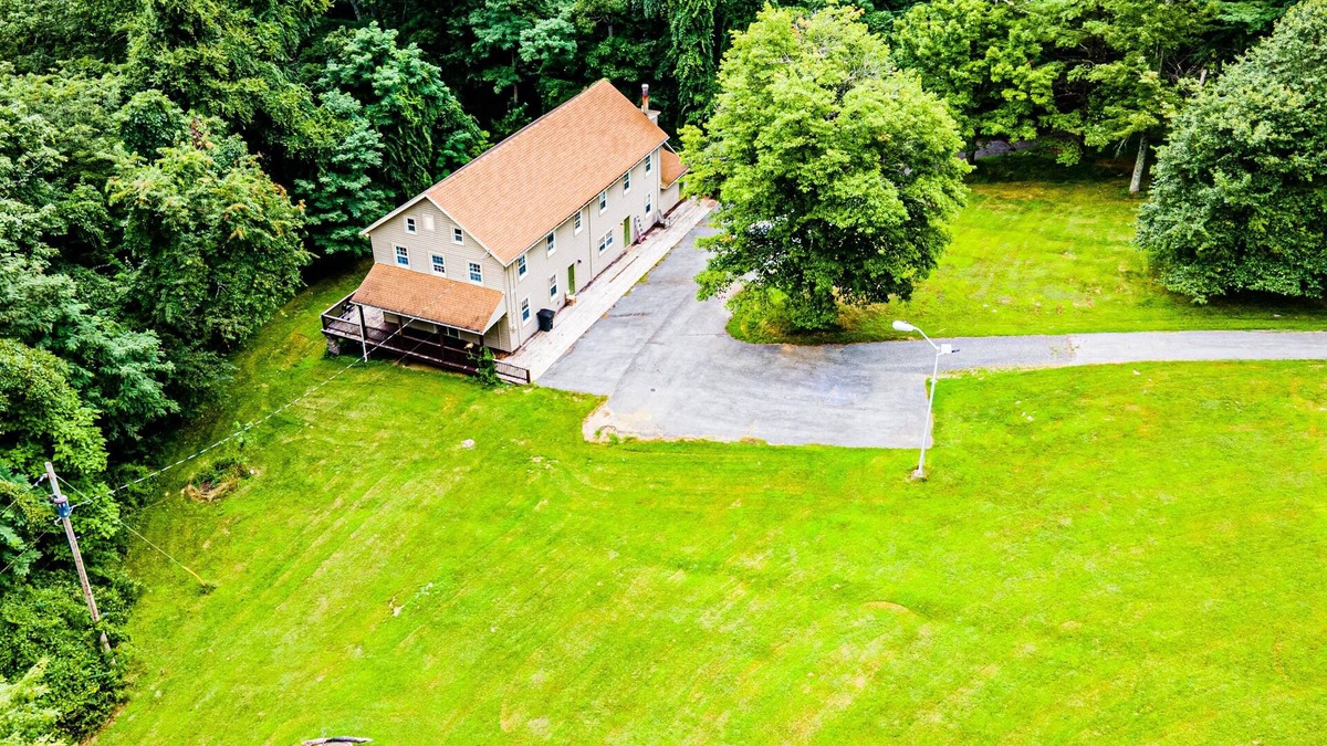 Waynesboro House | Scenic Mountain Top Retreat with 28 Beds