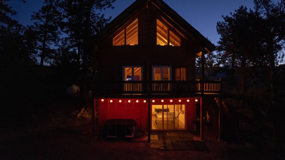 Cripple Creek Cabin | Scenic Mountain Views + Hot Tub | Sleeps 11 + Pets