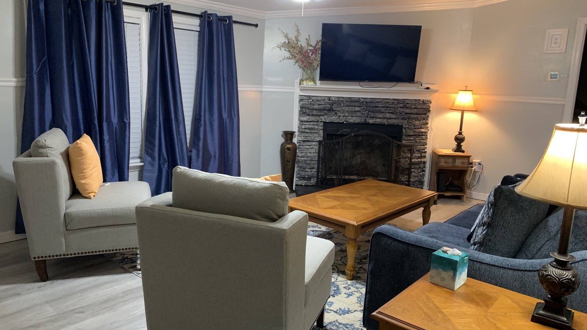 Cave Spring House | Scenic Mountain Views 4 Bed 2 Bath