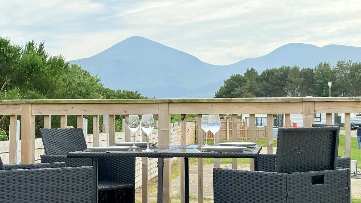 Newcastle House | Scenic mountain views from “Serenity”, a luxury 6-bed caravan in Newcastle, NI