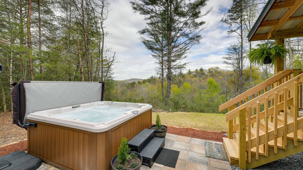 Murphy Cabin | Scenic Murphy Cabin w/Hot Tub, Fire Pit & Views
