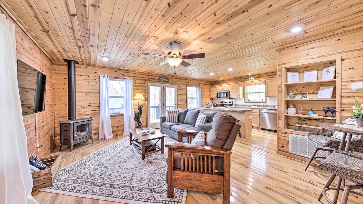 Murphy Cabin | Scenic Murphy Escape with Hot Tub & Fire Pit!