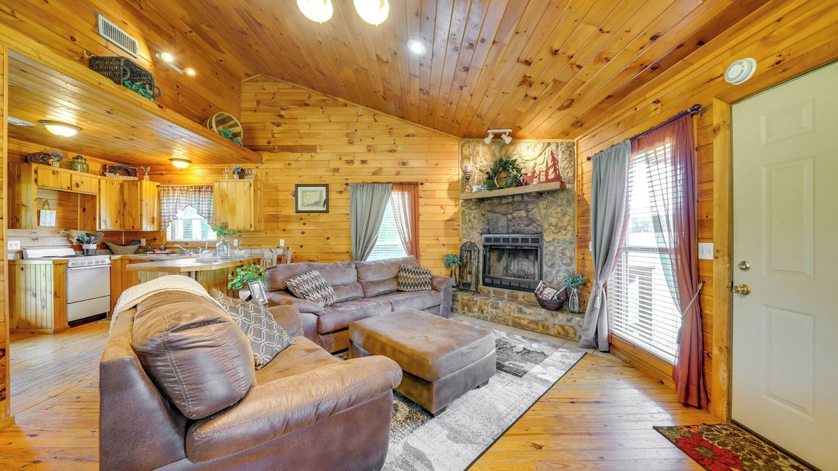 Octavia Apartment | Scenic Oklahoma Studio Cabin on 80 Acres w/Views!
