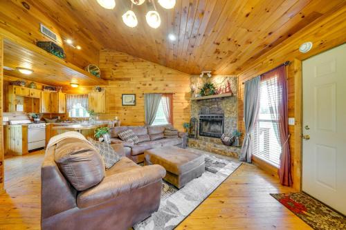 Octavia Apartment | Scenic Oklahoma Studio Cabin on 80 Acres with Views!