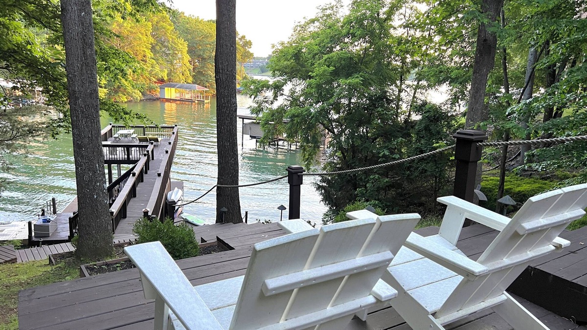 High Point House | Scenic Overlook- Lakefront home, private dock, kayaks, firepit, amazing sunsets!