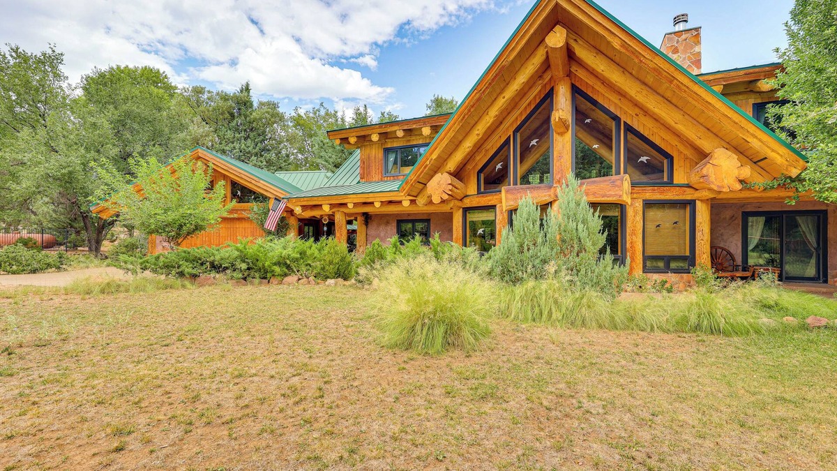 Payson Cabin | Scenic Payson Cabin w/Wraparound Patio