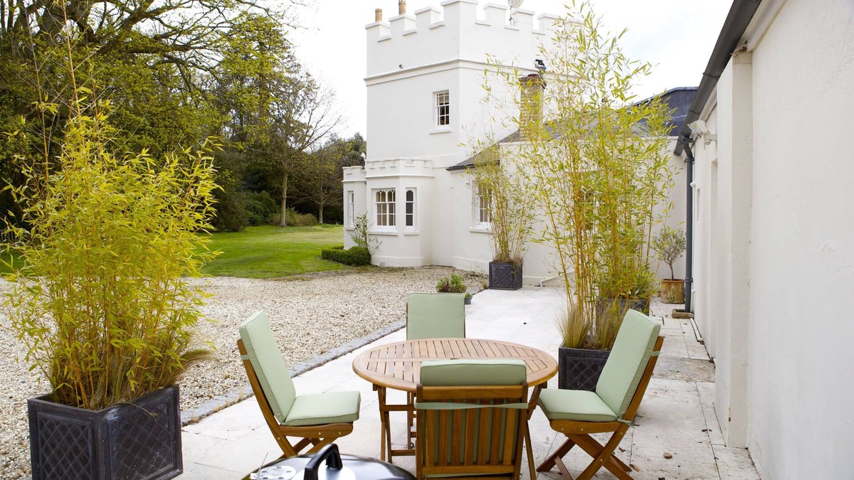 Netley House | Scenic Period Building with Sea View